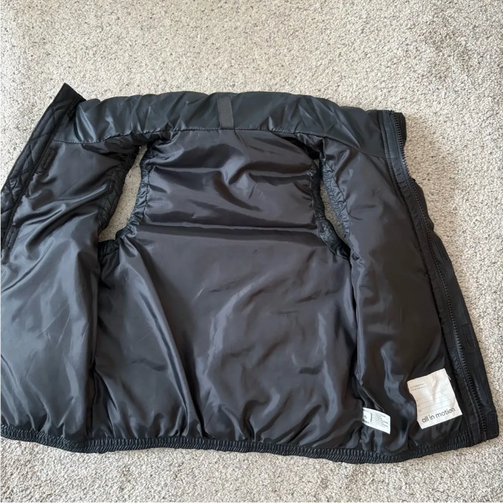 NWT All In Motion Black Puffer Vest size XS. Oversized to med - Image 4