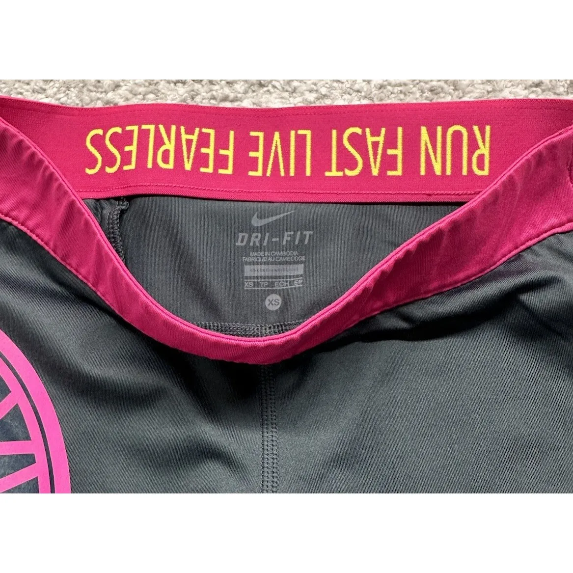 WOMENS NIKE DryFit‎  Gray Pink SoulCycle Cropped LEGGINGS XS Zipper Pocket - Image 4