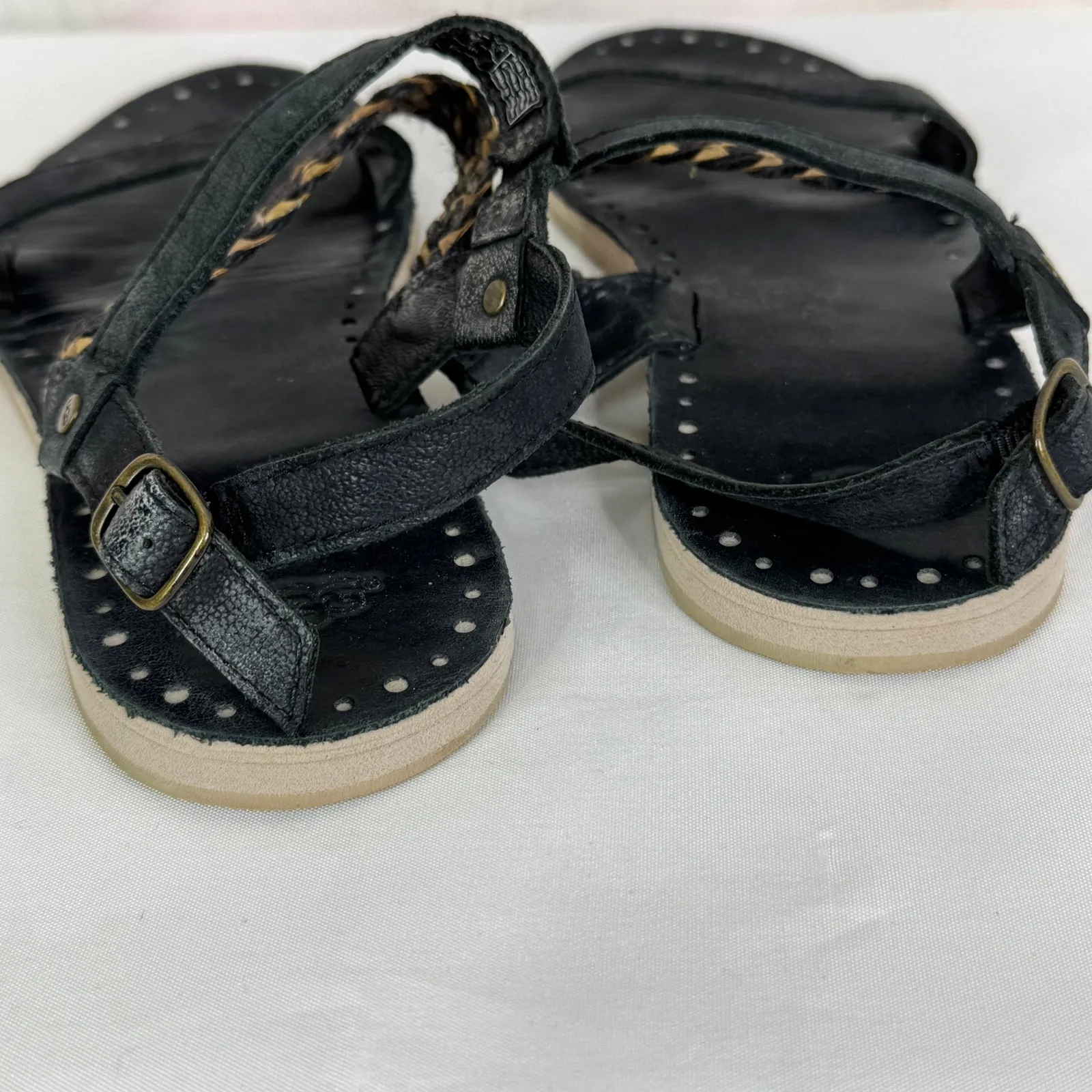 Ugg Black Leather Elin‎ Sandals Buckle Flats Braided Gold Accents Women Sz 7M US - Image 11