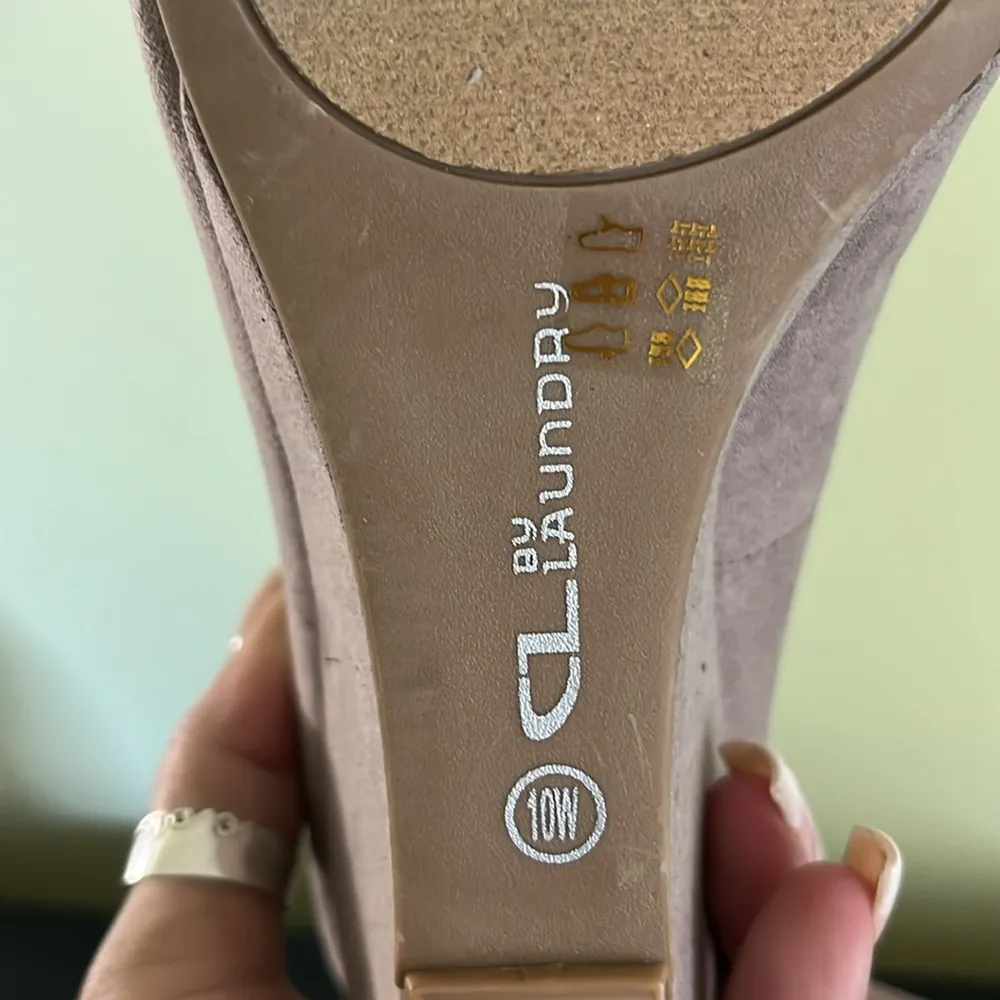 Chinese Laundry Women's Nima Wedge Pump - Image 4