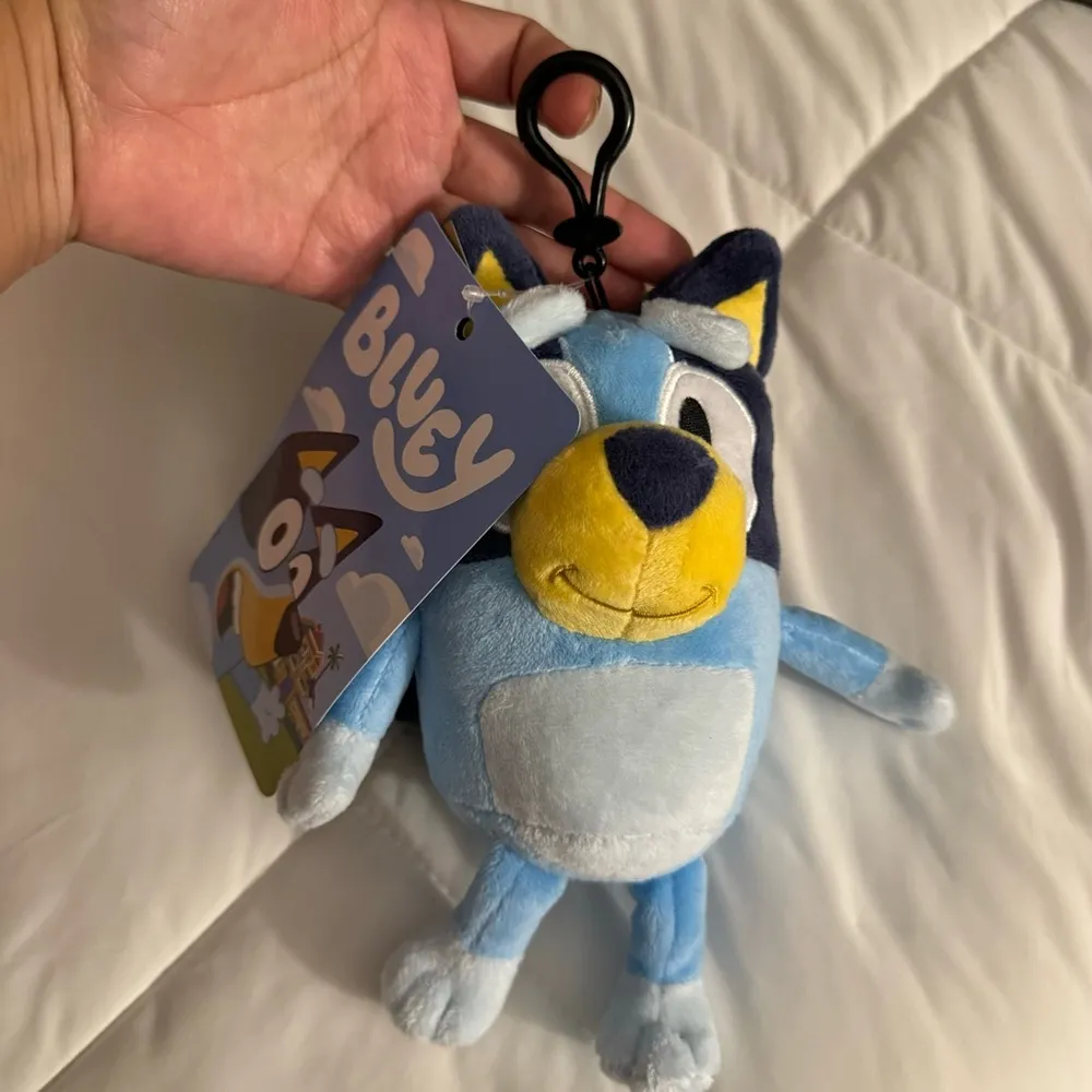 Disney Bluey bag clip plushie - Image 4