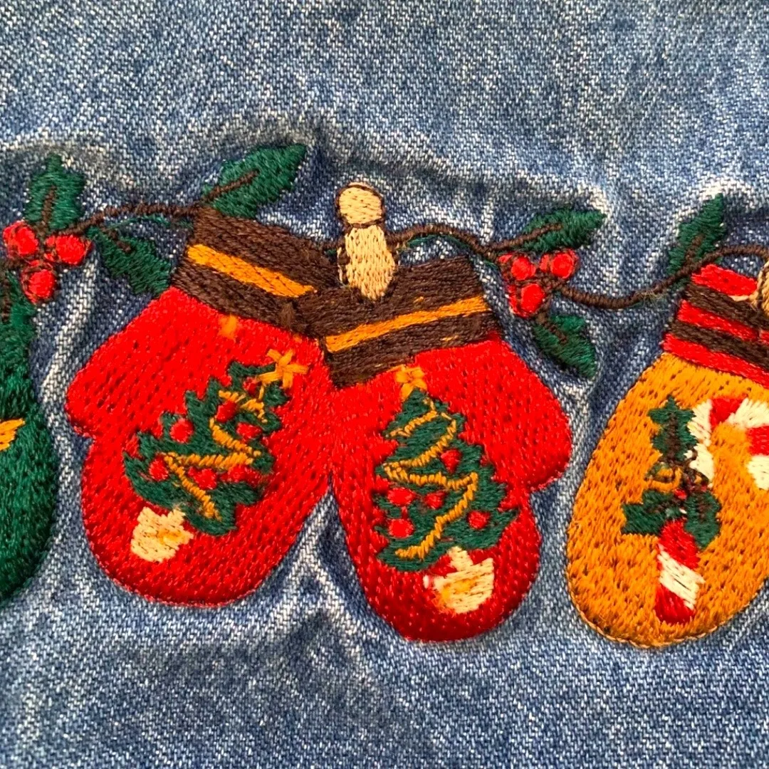 Vintage 90s Denim Chambray Christmas Shirt Embroidered Mittens Medium Holiday Blue - Image 7