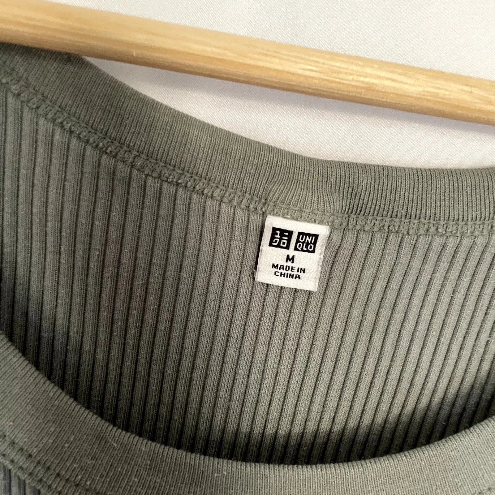 Uniqlo sage green tank top ribbed knit women's size M cotton athleisure shirt - Image 3