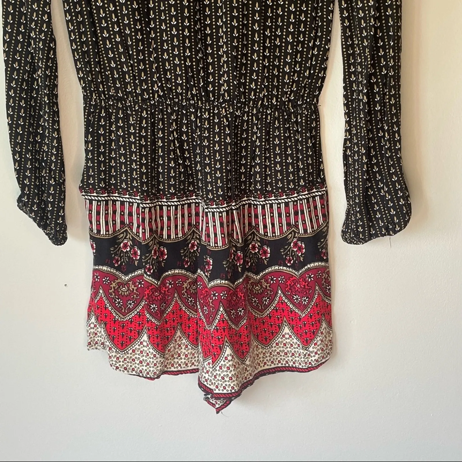 Hollister Black Patterned Long Sleeve Romper Size M - Image 8