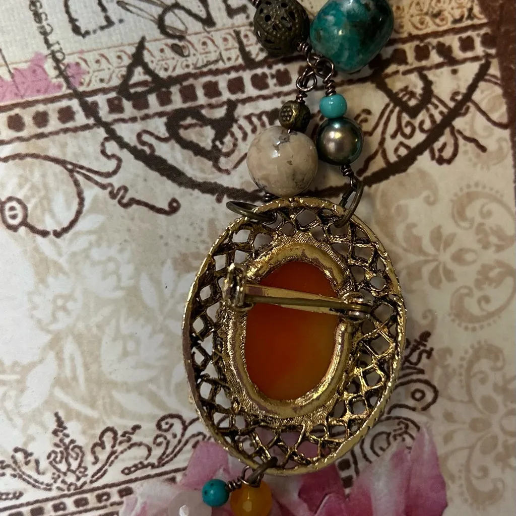 Gorgeous Vintage Cameo Brooch Necklace with gemstone beads Gold - Image 3