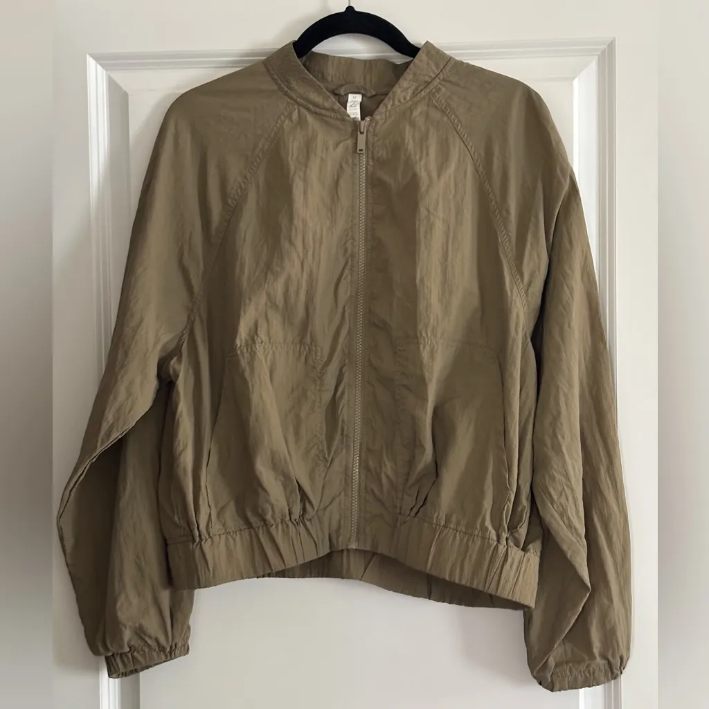 Zella Kinetic Nylon Bomber Jacket in Olive Green - Image 2