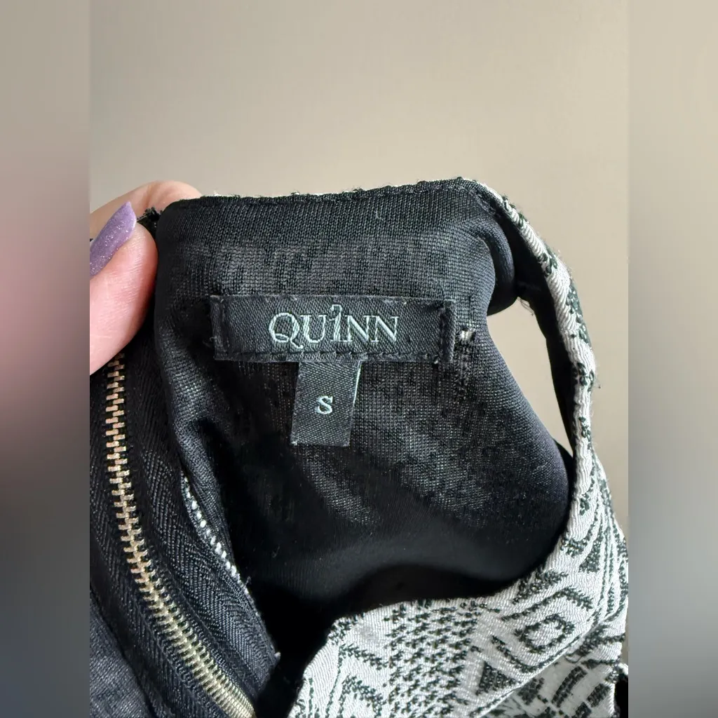 Quinn Monochrome Patterned crop top small Black - Image 9