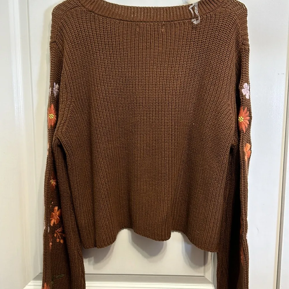 Francesca’s brown boho crop style sweater w embroidered sleeves - Image 6