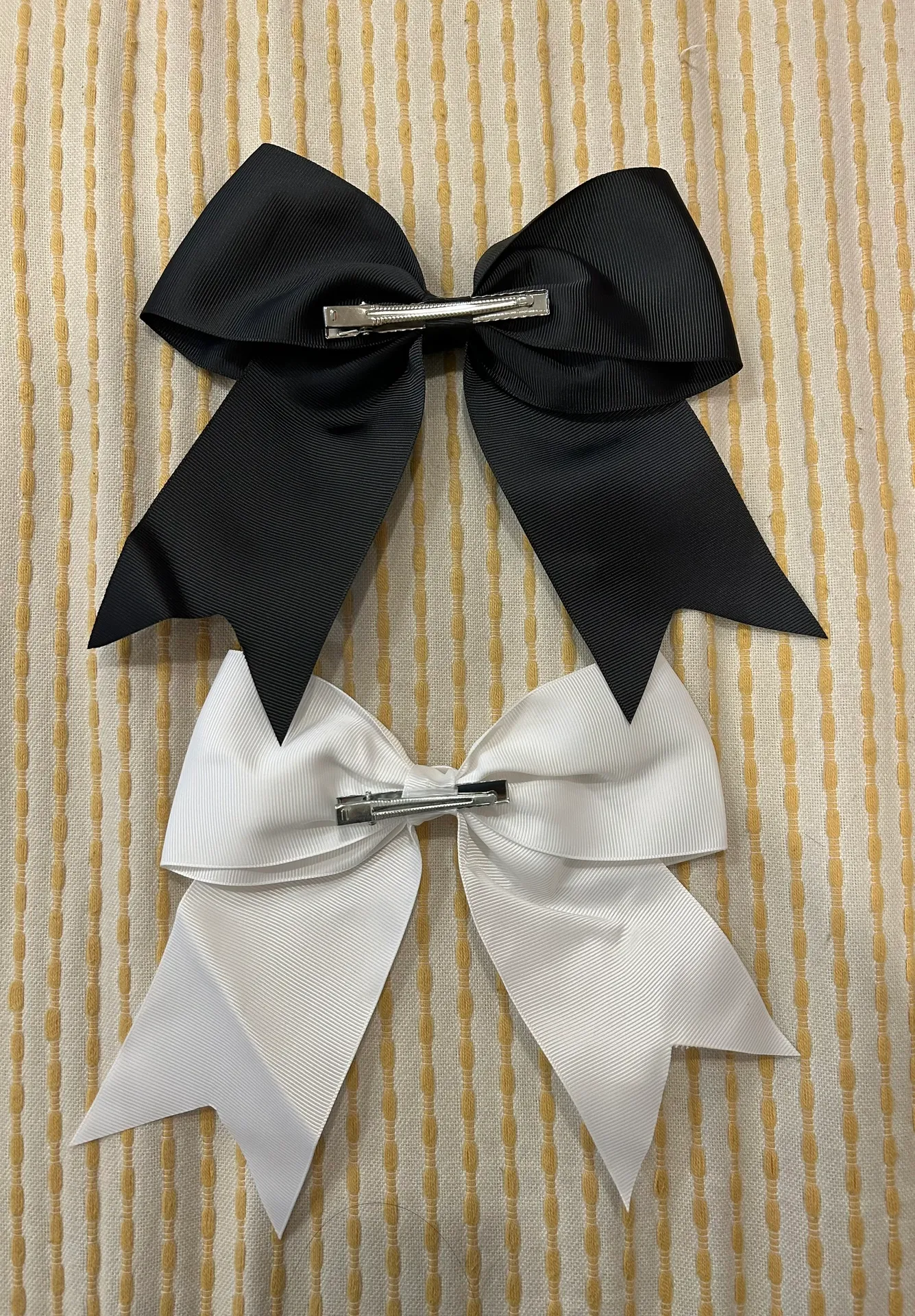 Large Hair Bows Black And White - Image 2