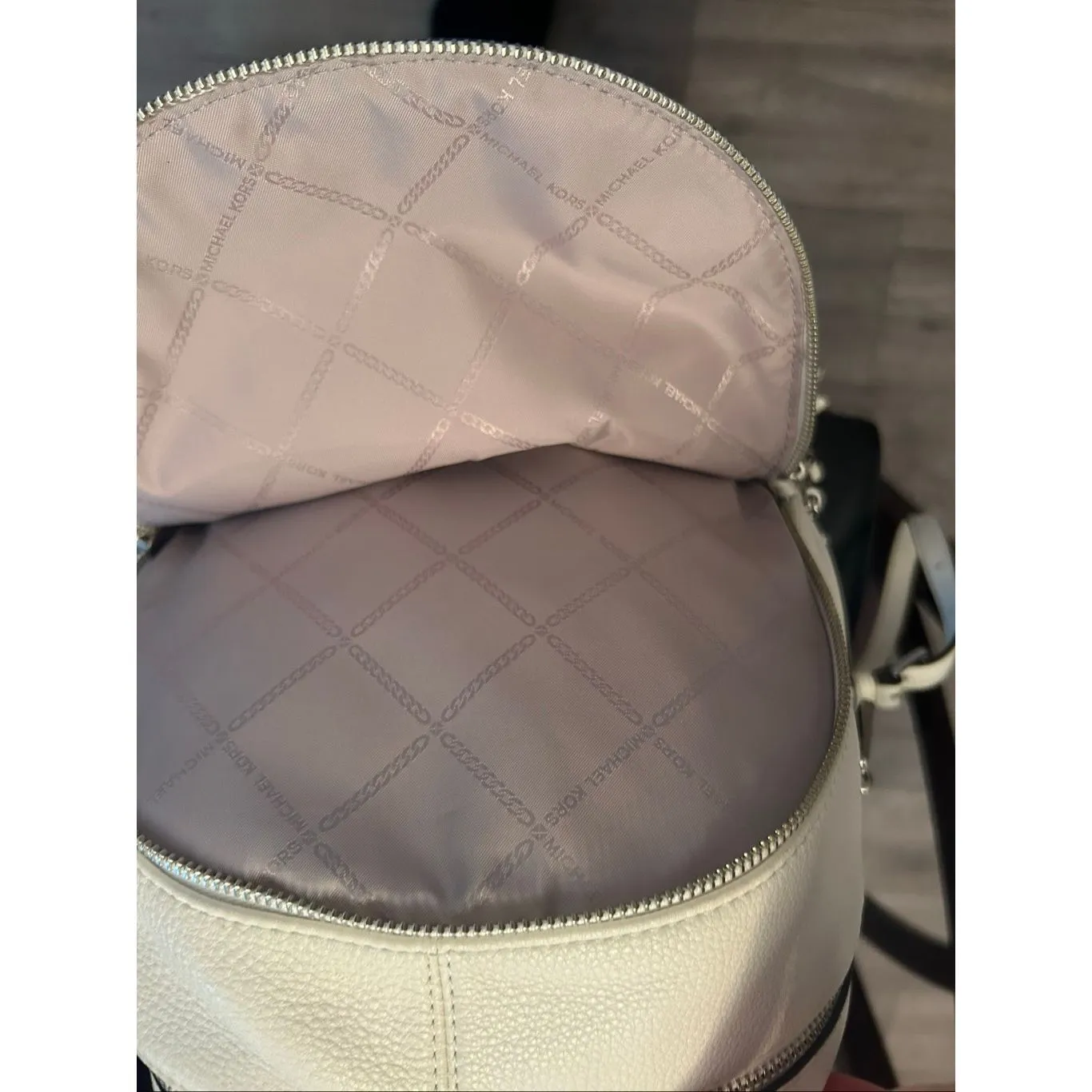 MICHAEL KORS RHEA ZIP BACKPACK PEBBLE LEATHER WHITE/SILVER - Image 7