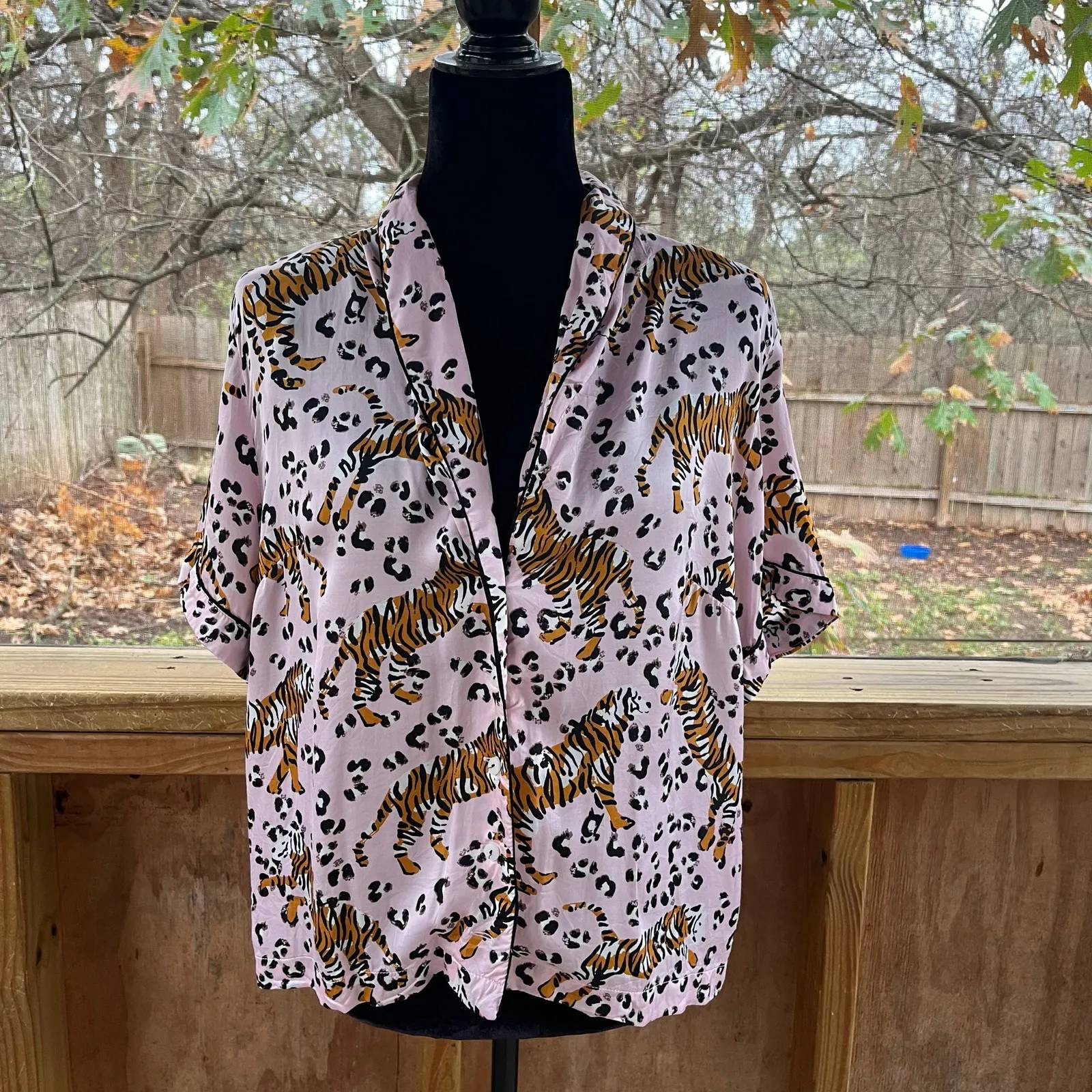 Anthropologie Women's Silky Pink Tiger Print Pajama Set Size L/XL - Image 4