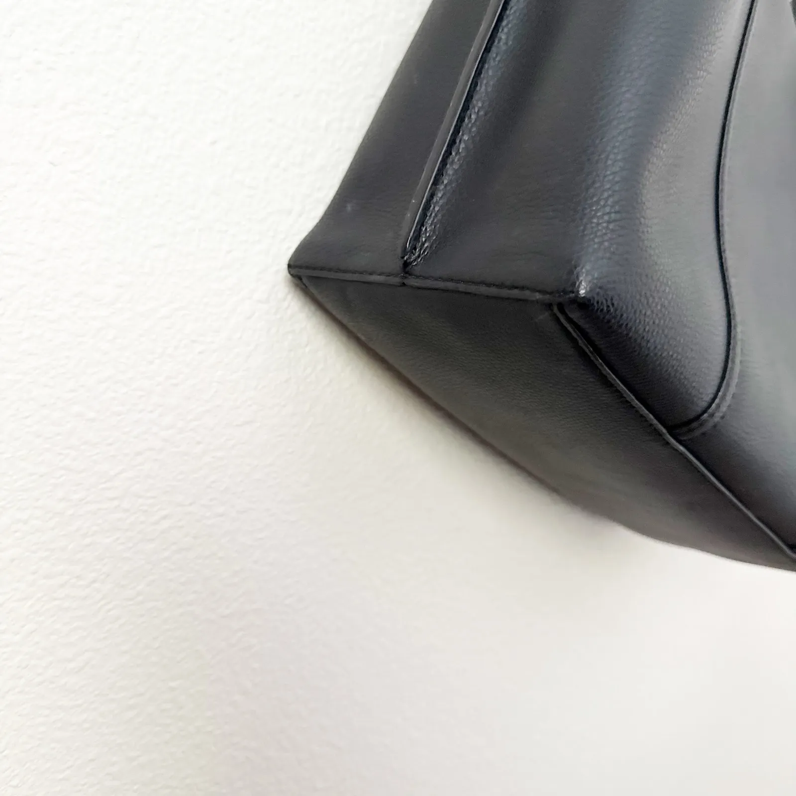 TORY BURCH | Perry 3 Compartment Tote Black Tan Interior Red Logo Charm Gold - Image 6