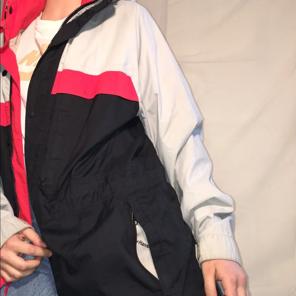 HELLY HANSEN RED BLACK + BEIGE WINDBREAKER JACKET - Image 2