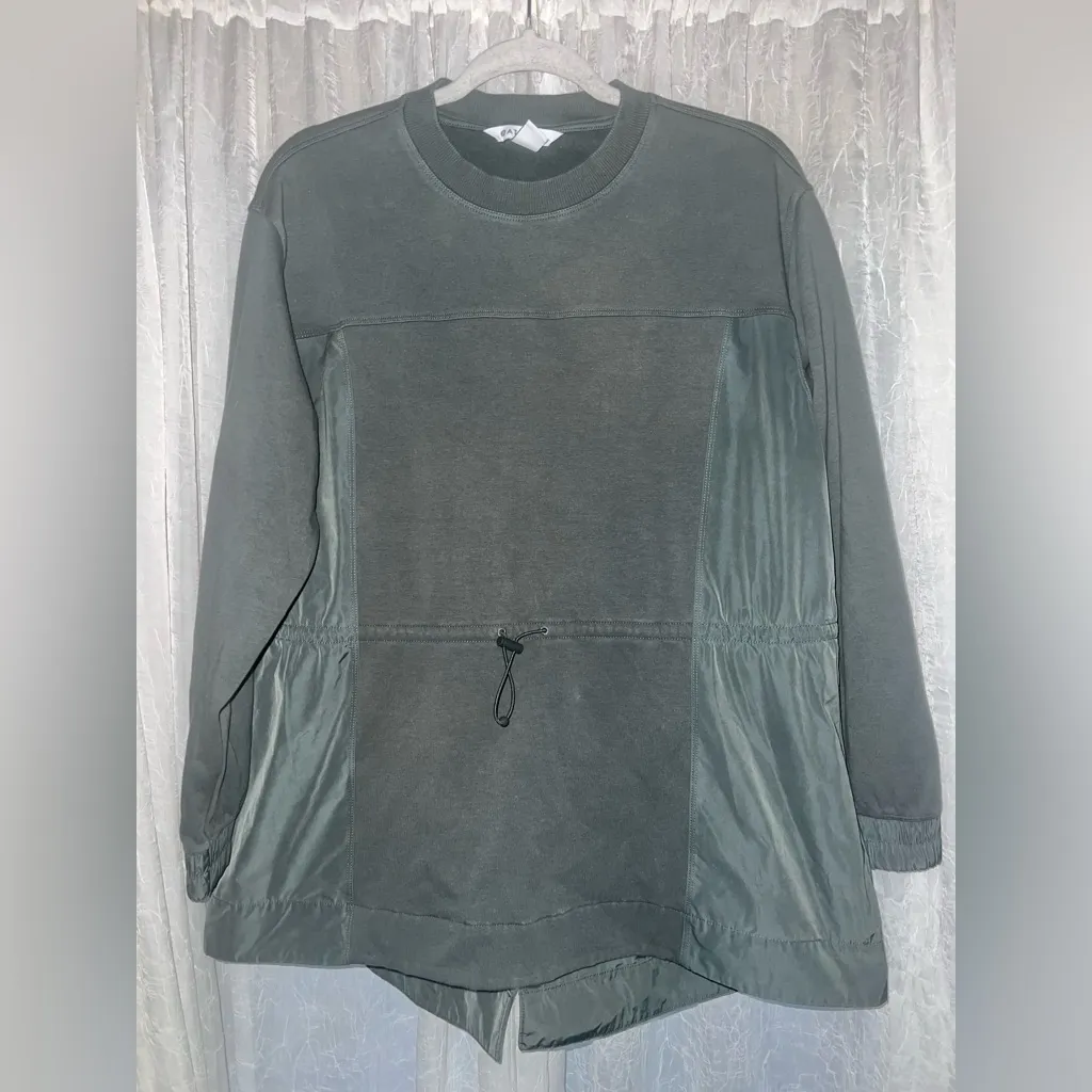 Athleta Triumph Hybrid Crewneck Sweatshirt size medium - Image 6