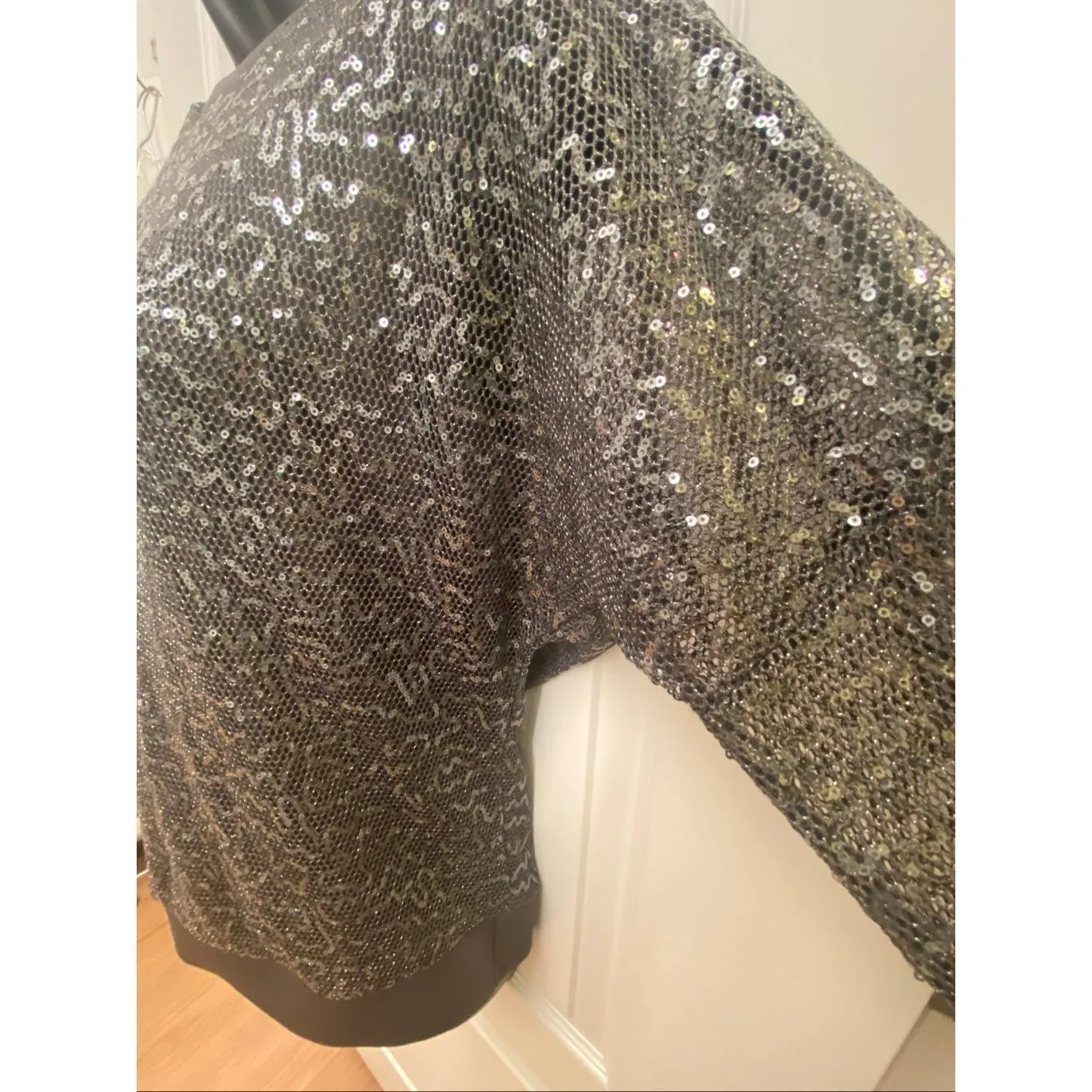 DKNY Grey Sequined Long Sleeve Lace Top Sz S - Image 8