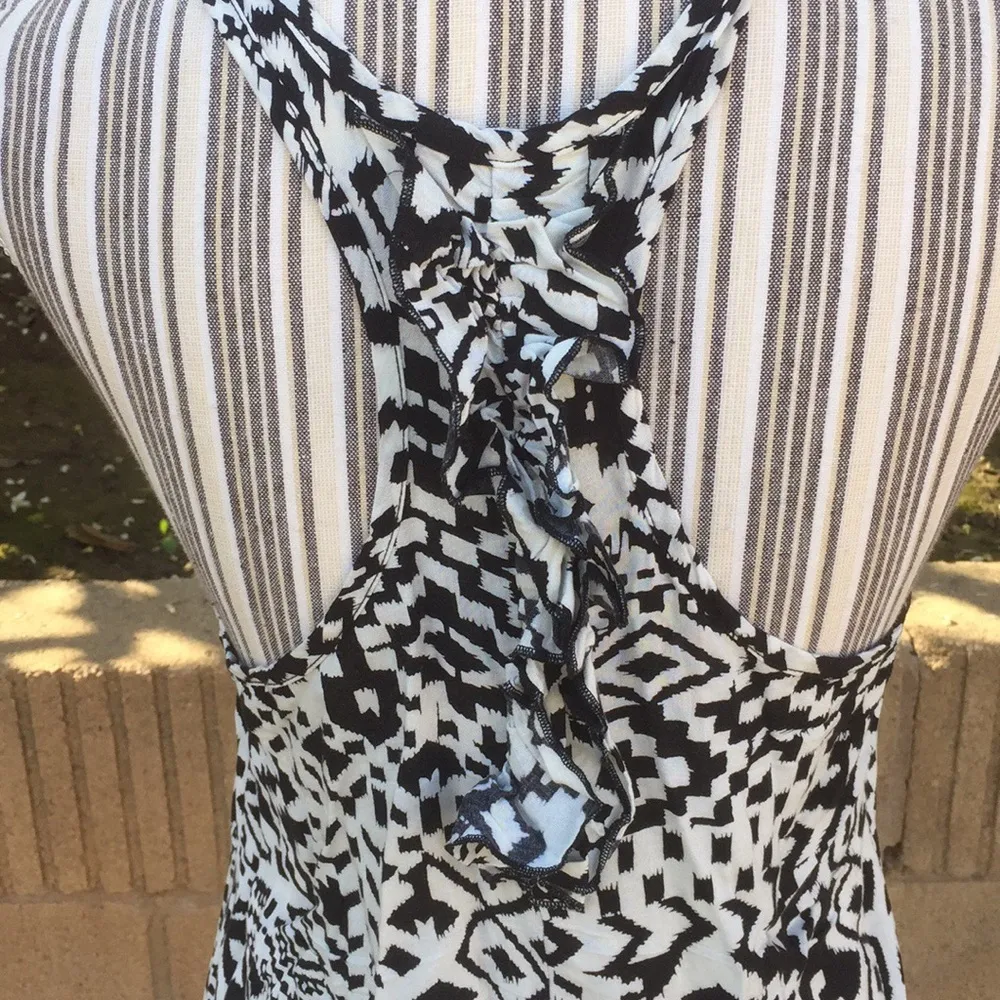 💜Love Tree White/black tank w/ruffle back - Image 3