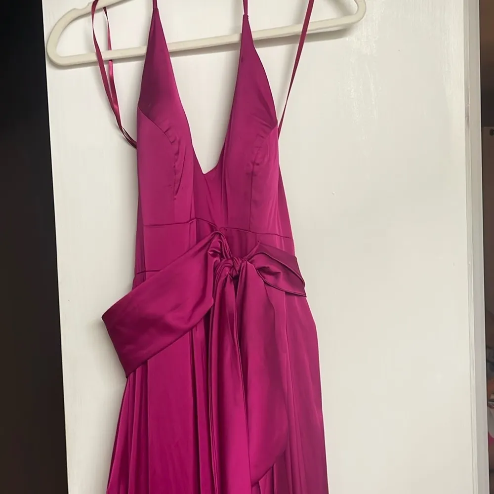 Mac Duggal Ieena Pleated Satin Tie-Waist Gown size 6 - Image 5