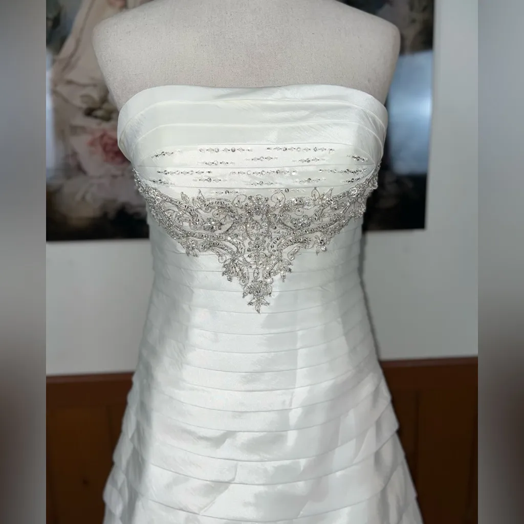 Stunning Casablanca Tiered Brushed Satin Wedding Gown! White Size 6 - Image 5