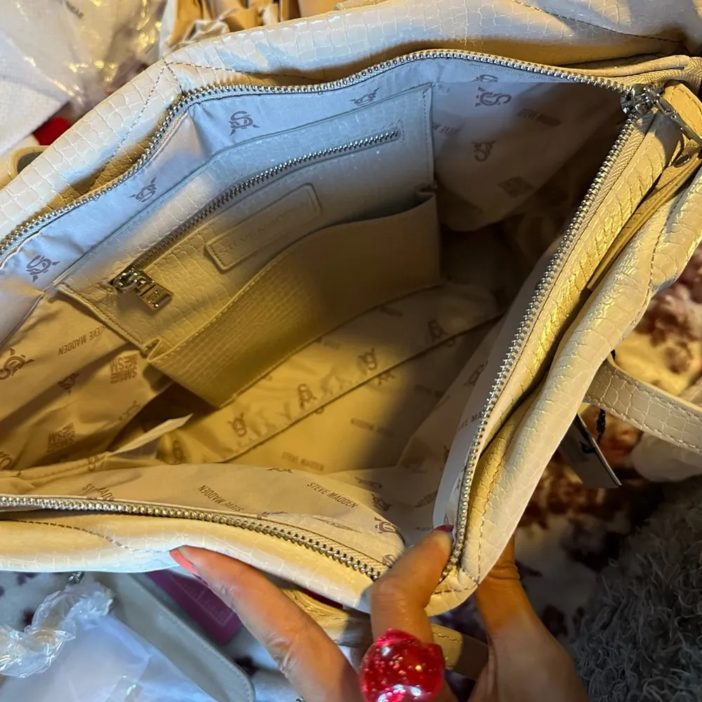 Steve Madden  snake skin soft large shoulder bag with detachable punch NWT - Image 4