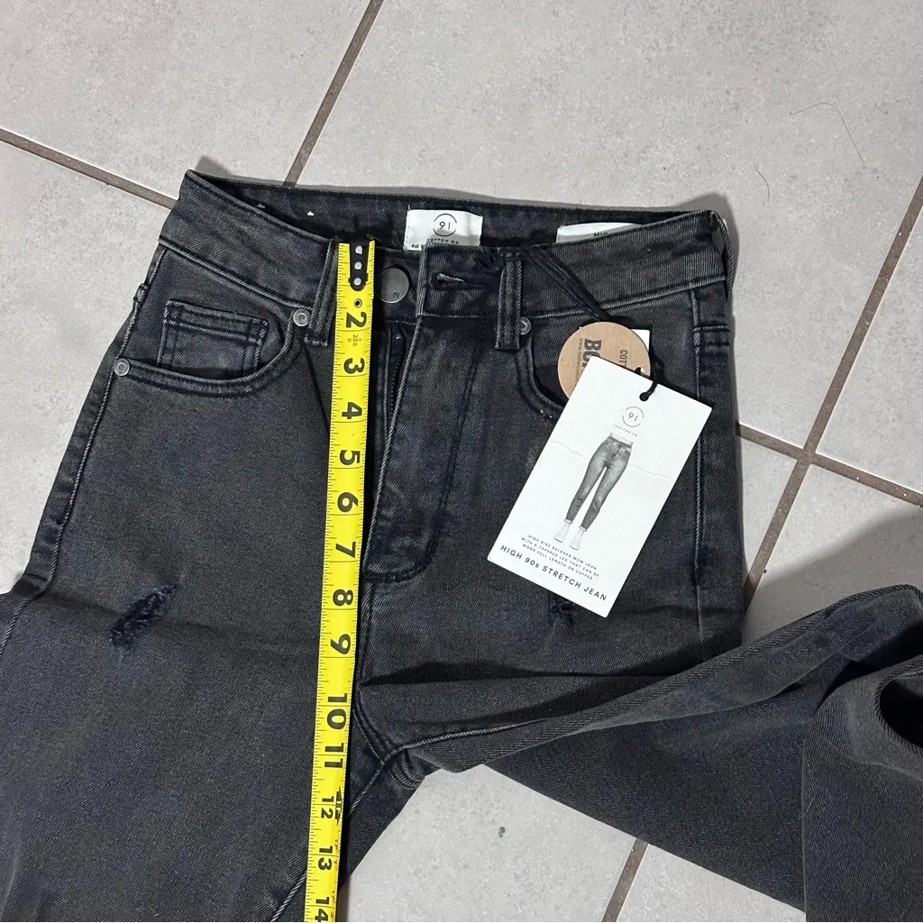 Cotton on Women black/Gray high rise‎ relaxed mom jeans size 2 - Image 7