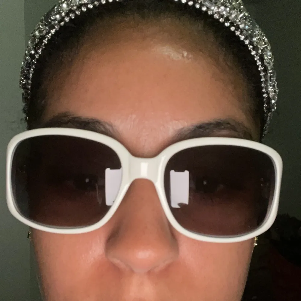 MJ sunglasses with earrings - Image 3