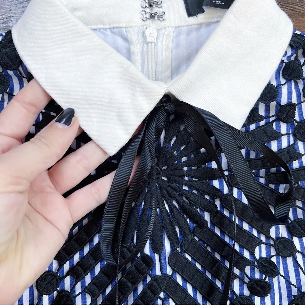 FEW MODA • Shirting Lace Cape Mini Dress blue white striped black open shoulder - Image 11