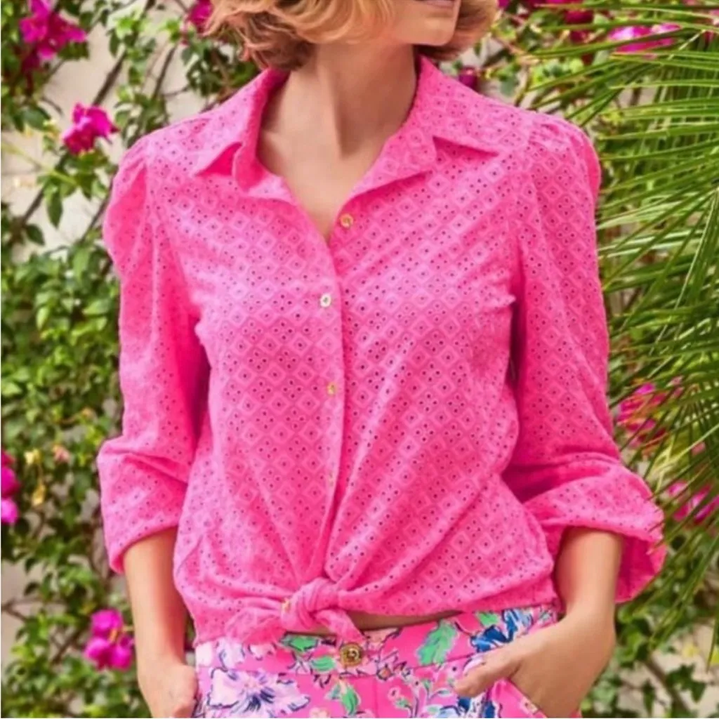 Lilly Pulitzer Sea Breeze Eyelet Hot Pink Button Down Blouse. Size Small - Image 3