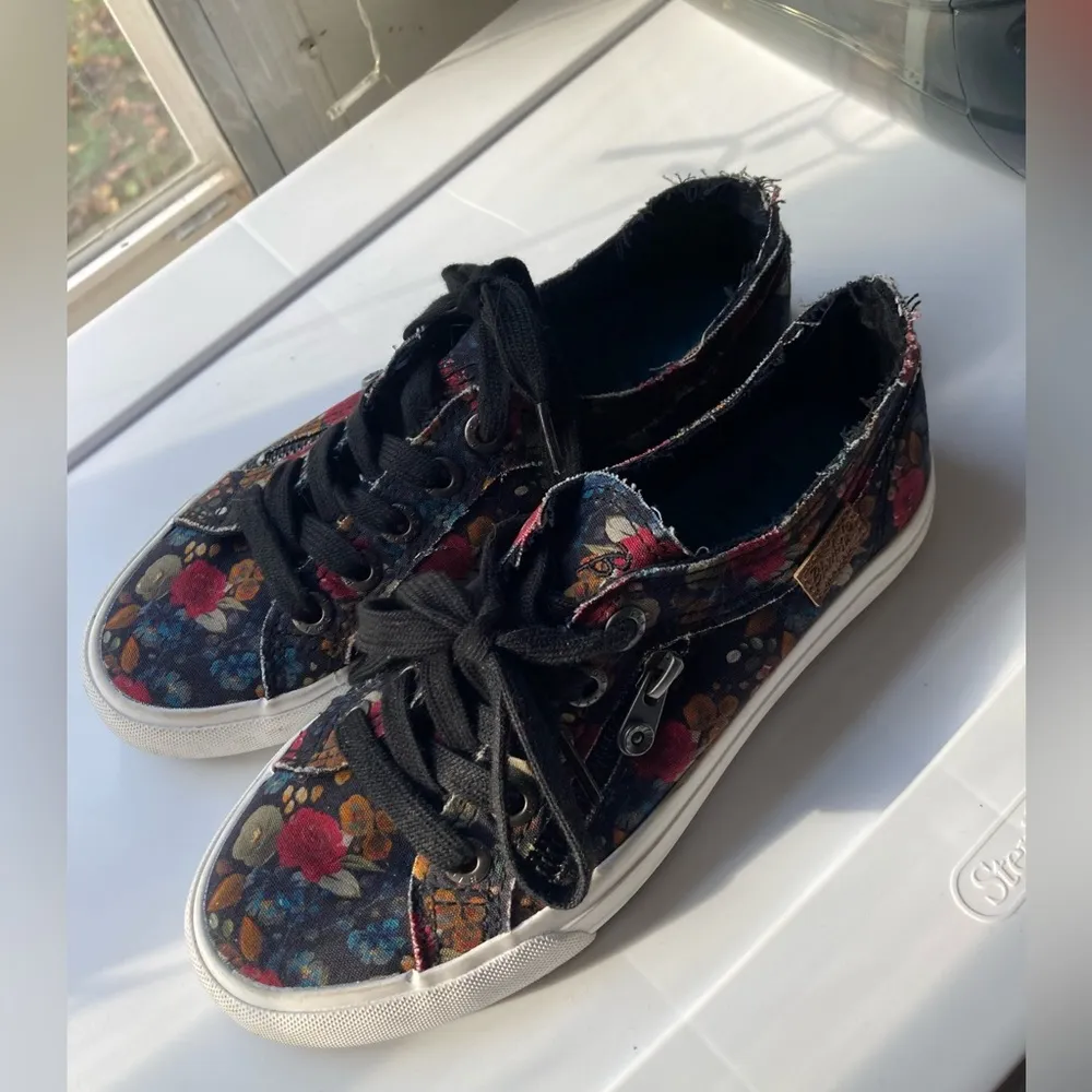 Floral Slip On Shoes Red Size 8 - Image 13