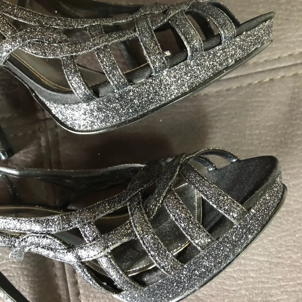 NWOT TOUCH OF NINA Black Silver Glitter Heels S8 - Image 8