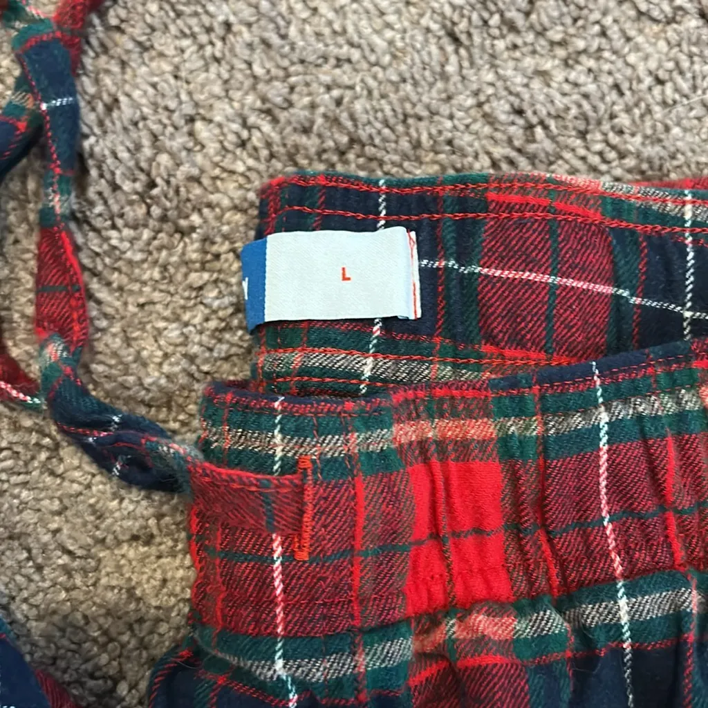 Old navy matching holiday Christmas pjs unisex set in navy tartan size large - Image 4