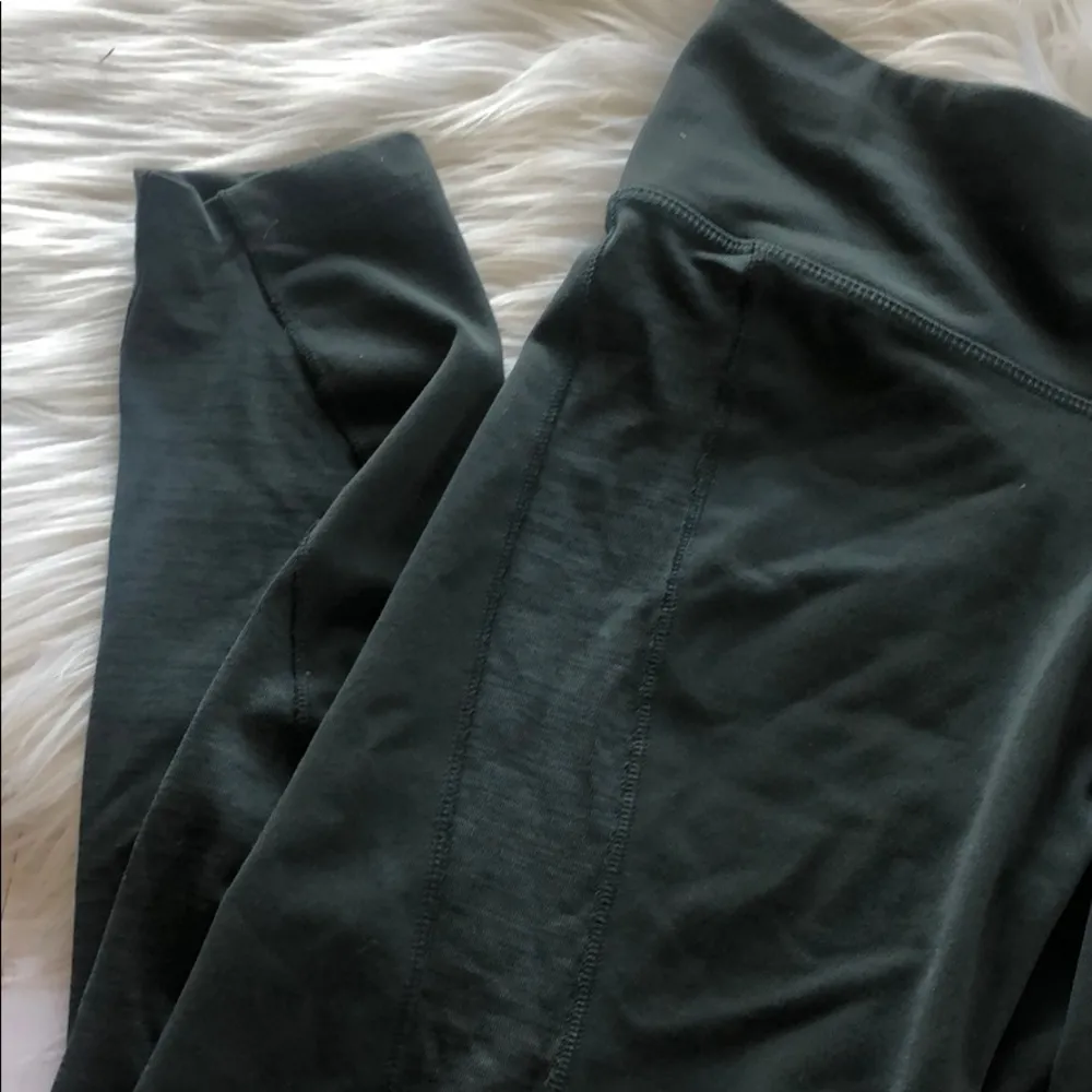 Nike dark green dri fit LEGGINGS  size s EUC - Image 2