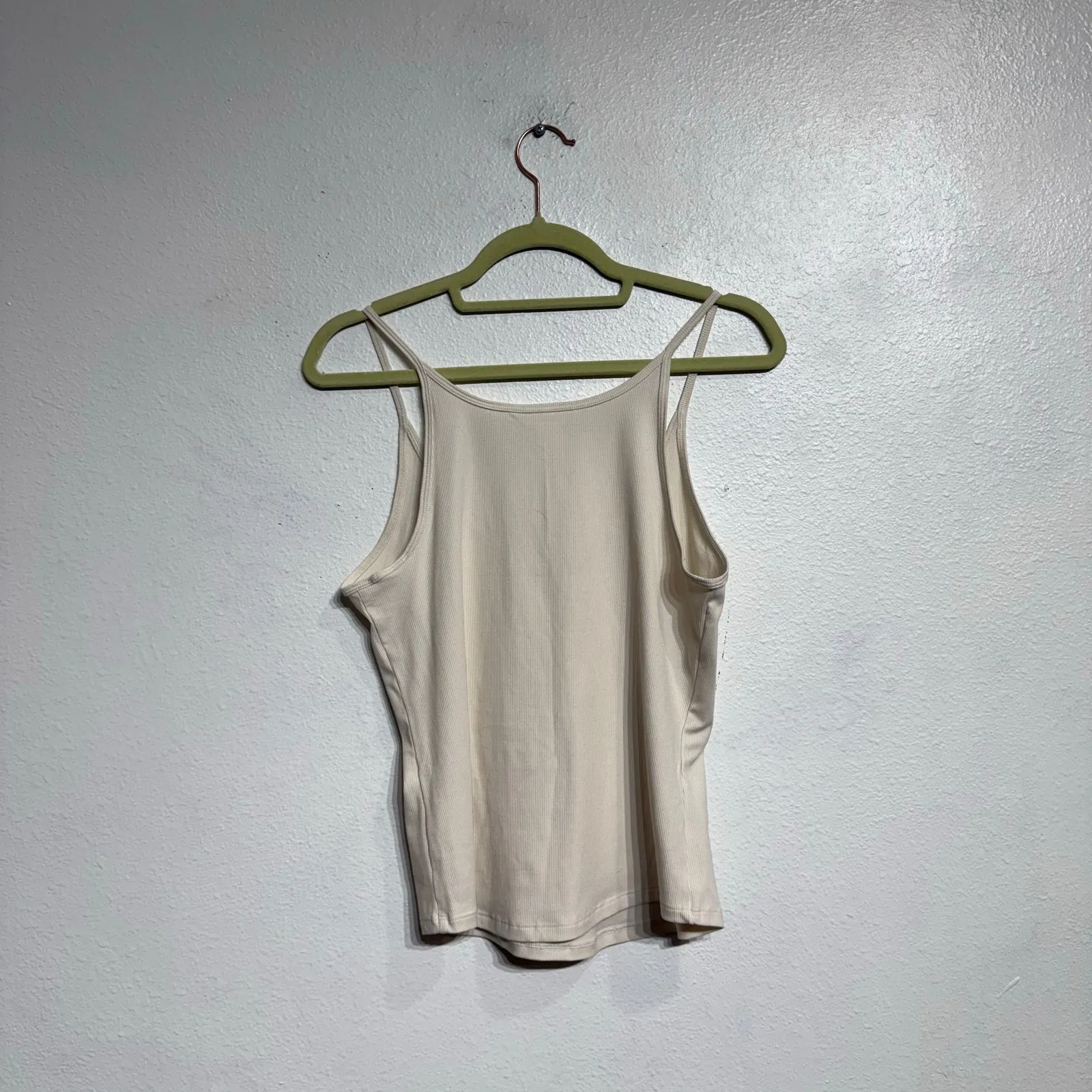 Athleta Cream Ribbed  Tank Top Sz M - Image 8