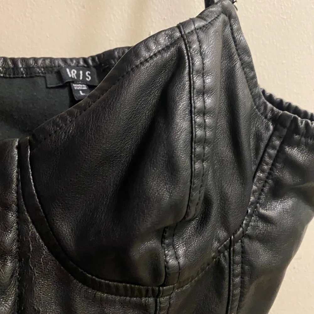 Iris Women’s Juniors Black Faux Leather Crop Top L Bust 35” Sweetheart Neckline - Image 3