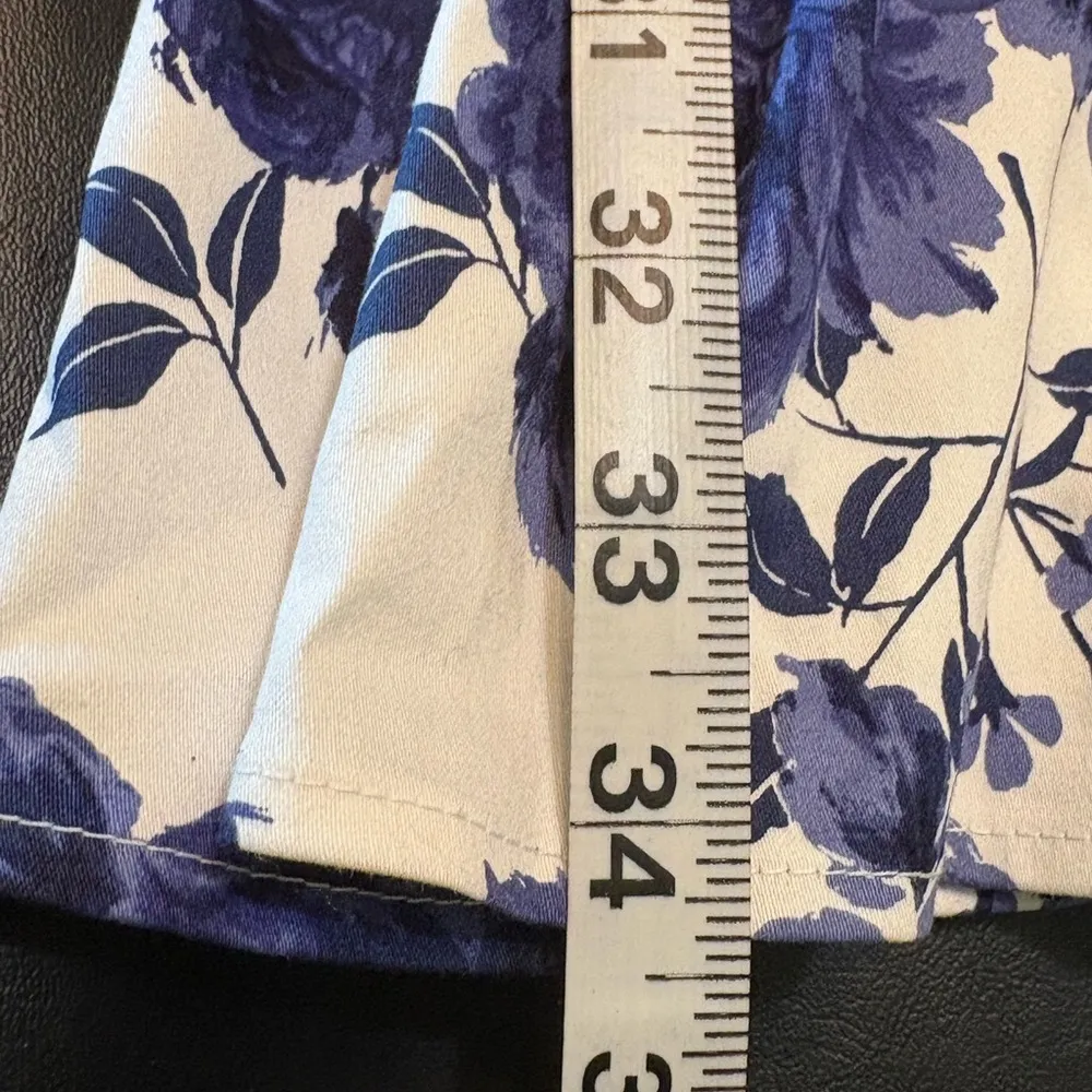 White Dress with Navy Flowers size Large with pockets. Made in the USA. - Image 12