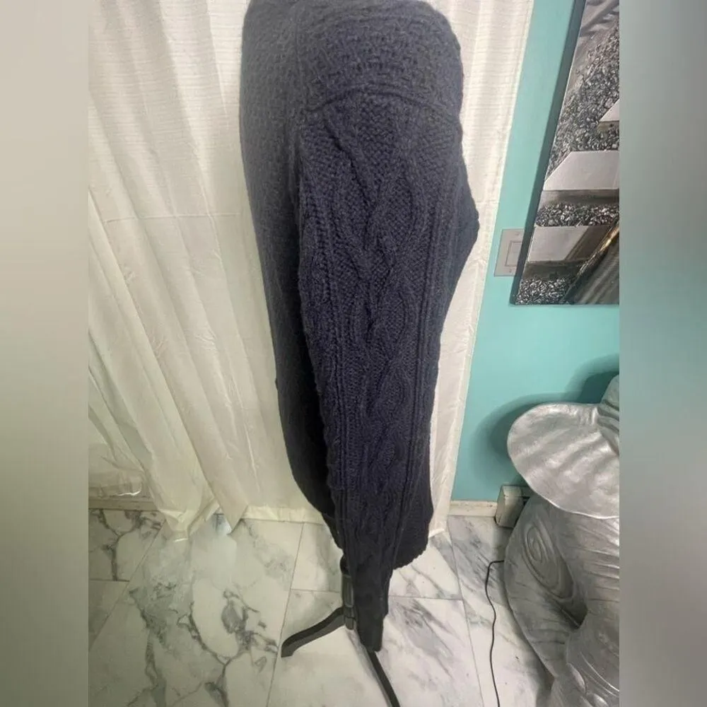 Uniqlo  women's‎ sweater, dress size extra small navy blue. S-9 - Image 4