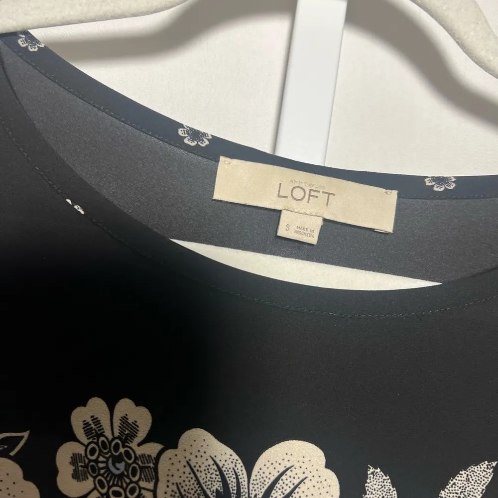 Anne Taylor Loft Black Floral Blouse Top - Image 4