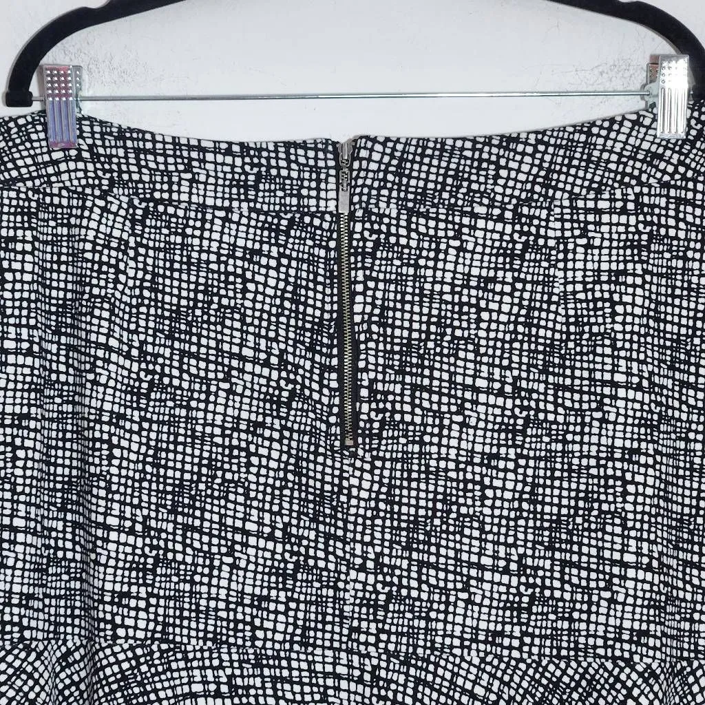 Cato  Black and White Print Mini Skirt with Ruffle Hemline NWT Size 16 - Image 5