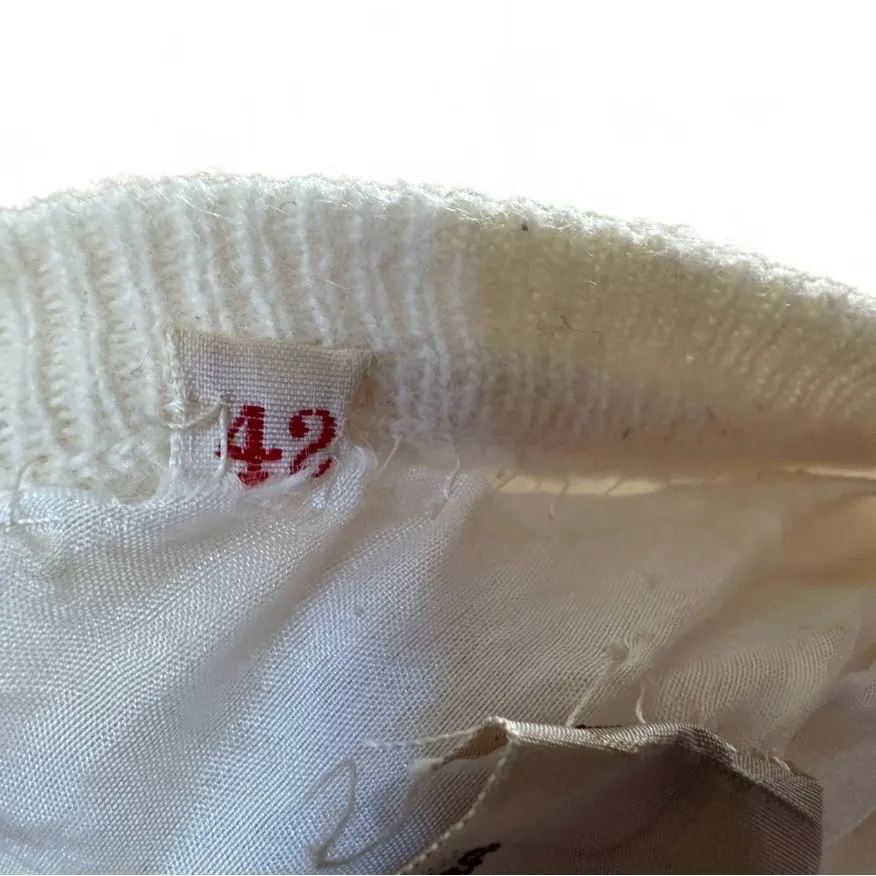 Vintage 1950s Crean Embroidered Beaded Button Up Sweater Ohrbach’s White Size 42 - Image 5