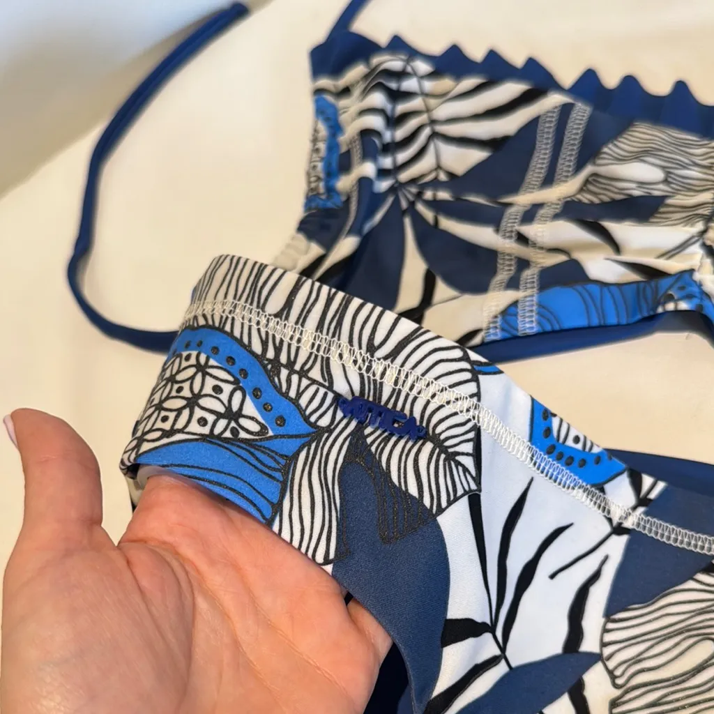 Women small reversible Blue and White Patterned tropical palms Bikini Set - Image 5