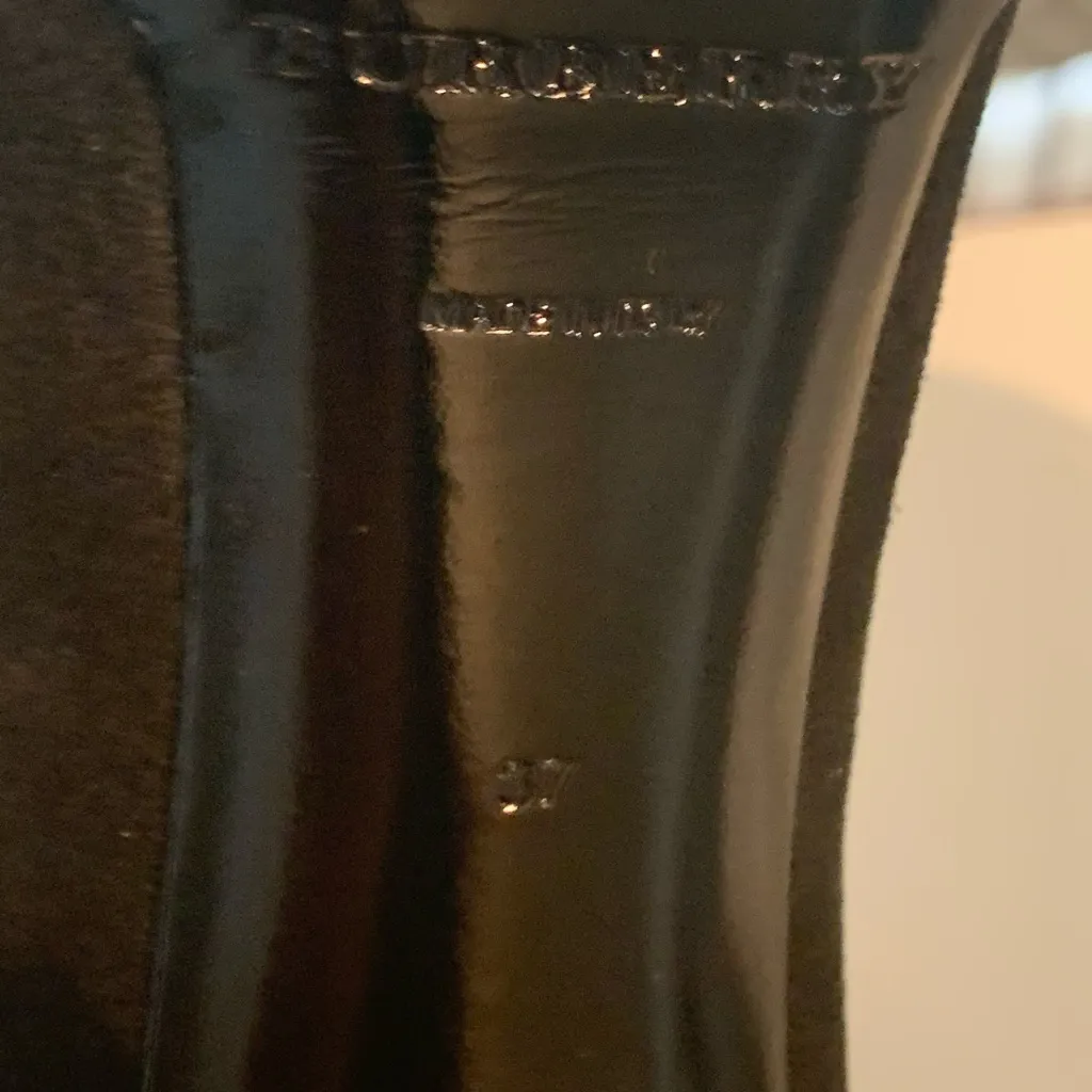 Burberry Authentic suede black  boots - Image 9