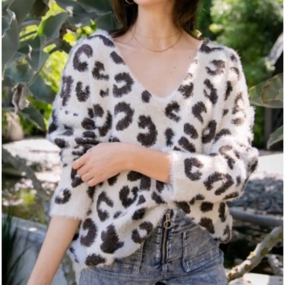 POL Black and White Leopard V-Neck Sweater Size Medium - Image 6