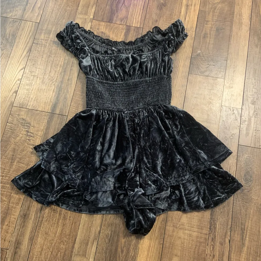 Nwt Rosie velvet ruched romper urban outfitters  small petite goth boho Y2K $98 - Image 5