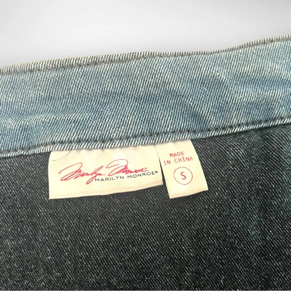 MARILYN MONROE Light Wash Zip Front Denim Pencil Skirt Small | EUC - Image 5