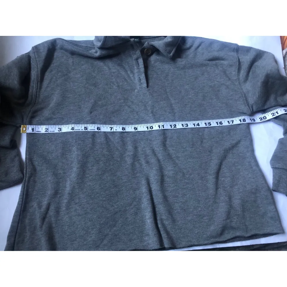 NWT  heather Grey cropped sweatshirt S - Image 3