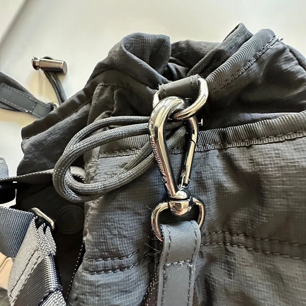 Lululemon Dash All Day Bucket Bag - Image 9
