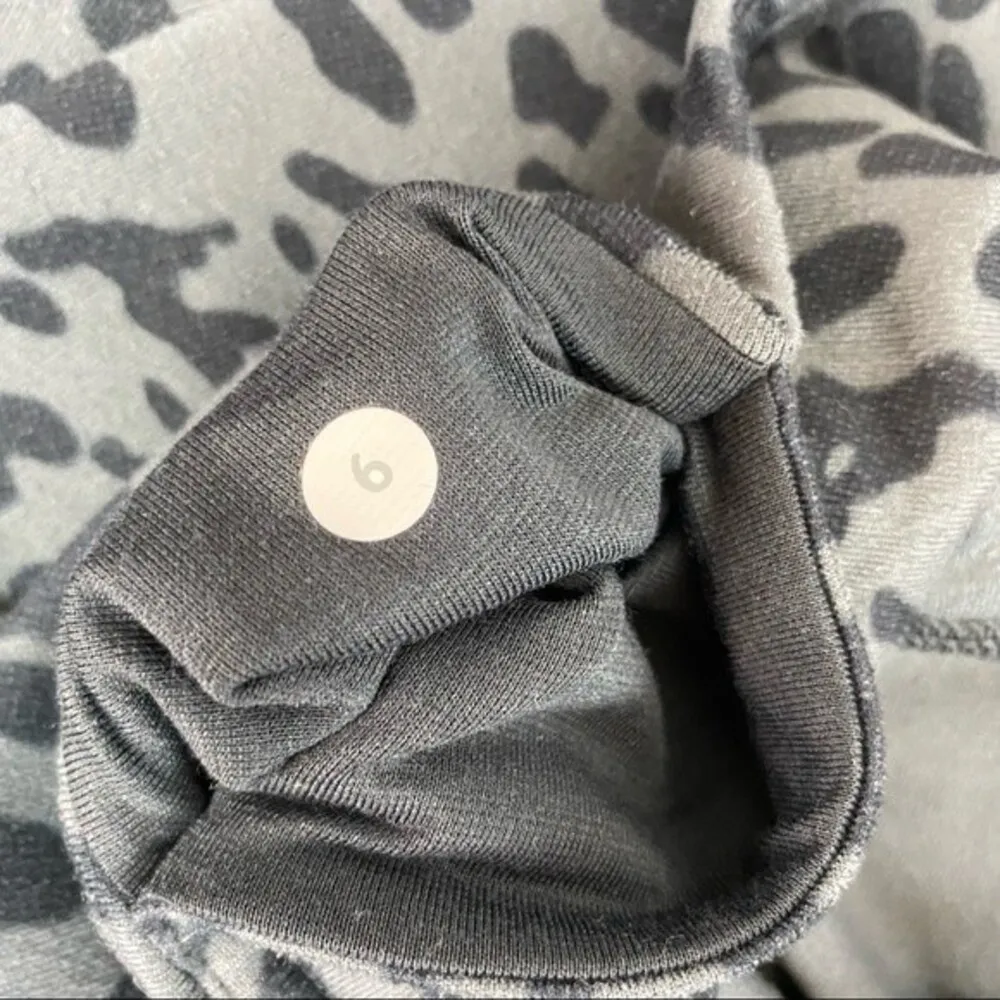 Lululemon Gray Cropped Leopard Animal Print Sport Athletic Leggings 6 - Image 4