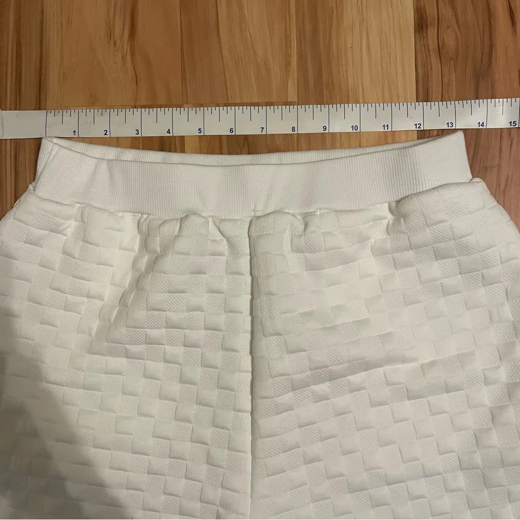 Paper Crane White Quilted Sweater/Shorts Set - Image 12