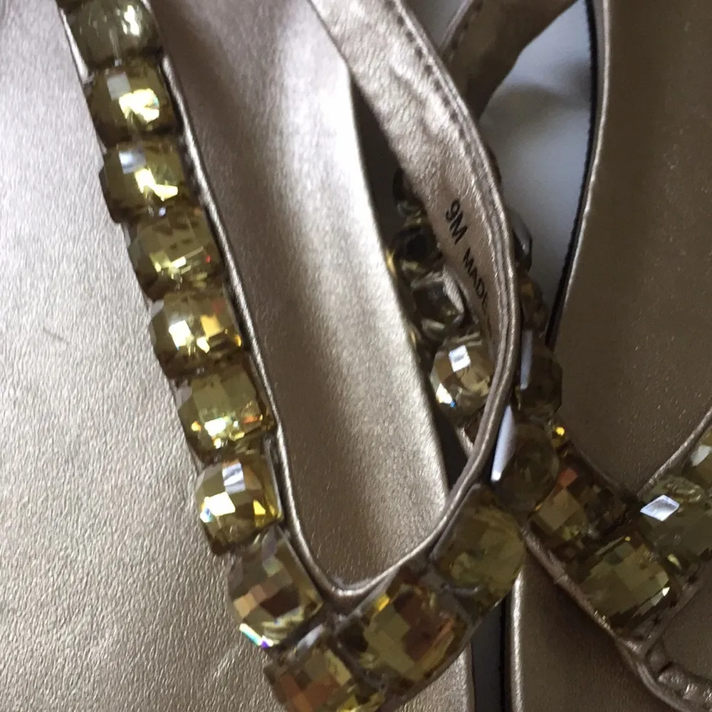 Beautiful gem flip flops. NWOT - Image 7