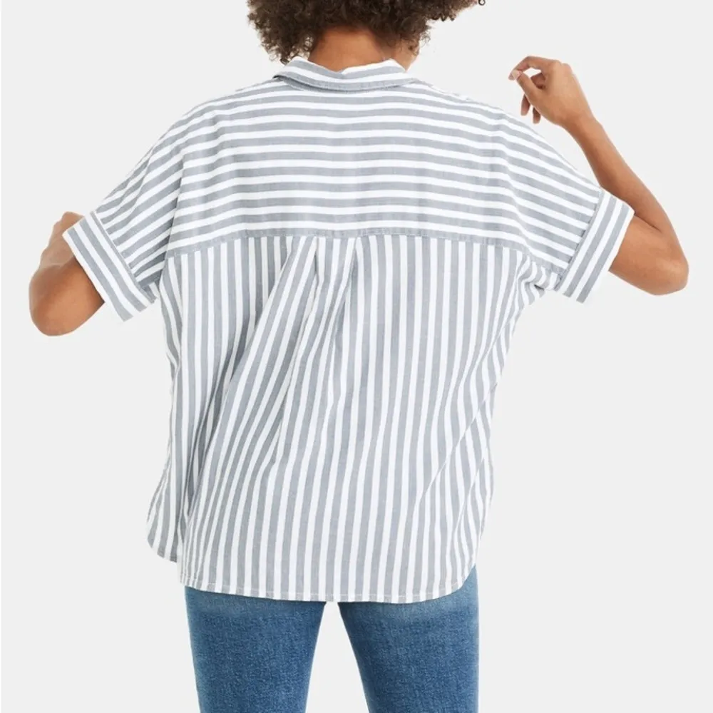 Madewell Mira Women’s striped boxy button down top. Blue & white stripes, Small - Image 2