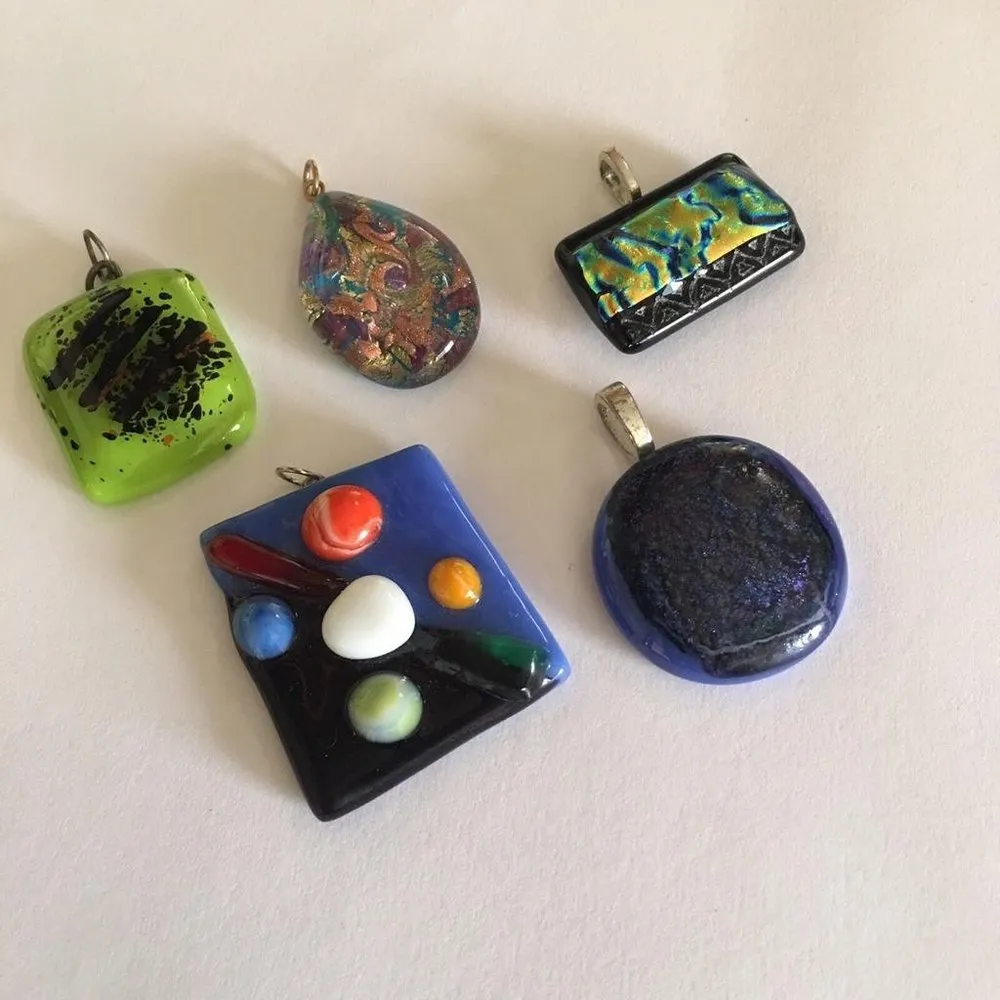 Lot Of 5 Women's Costume Pendants / Charms Mix Variety Glass Etc.. - Image 6